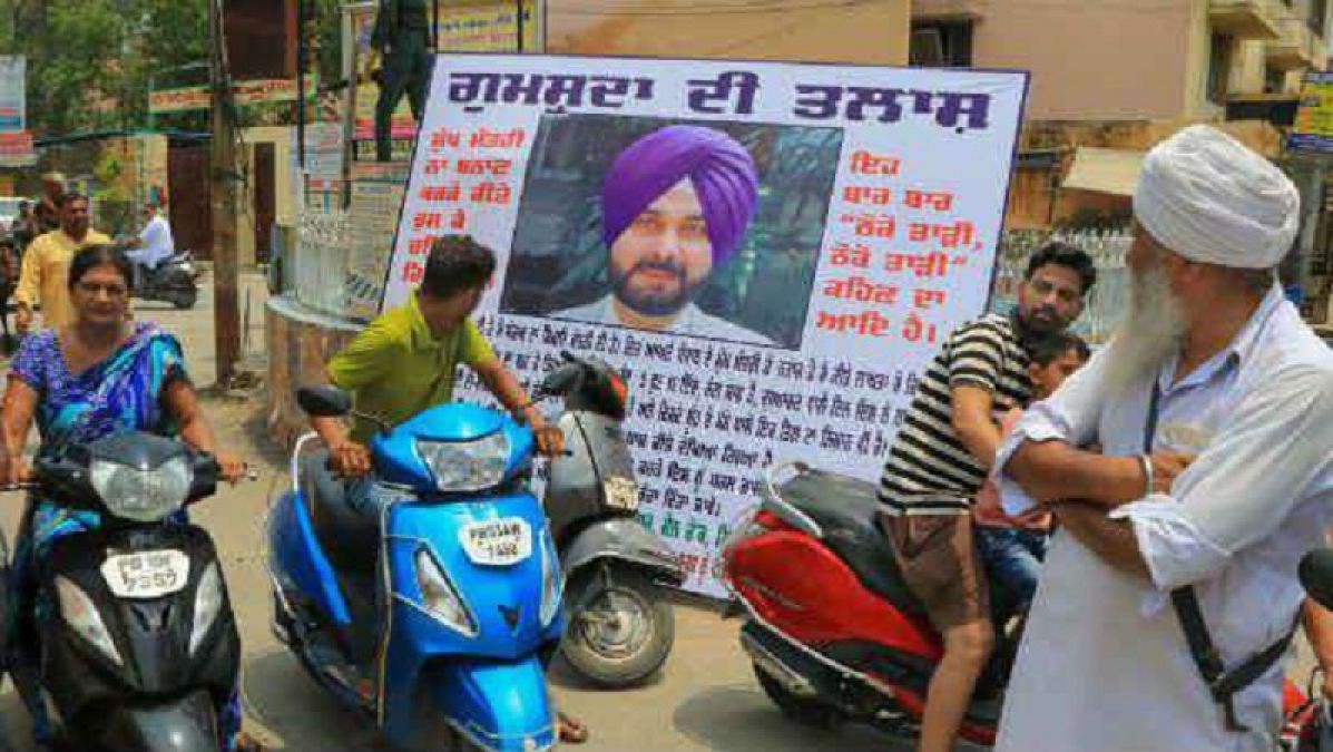 Protest against Sidhu in his own territory