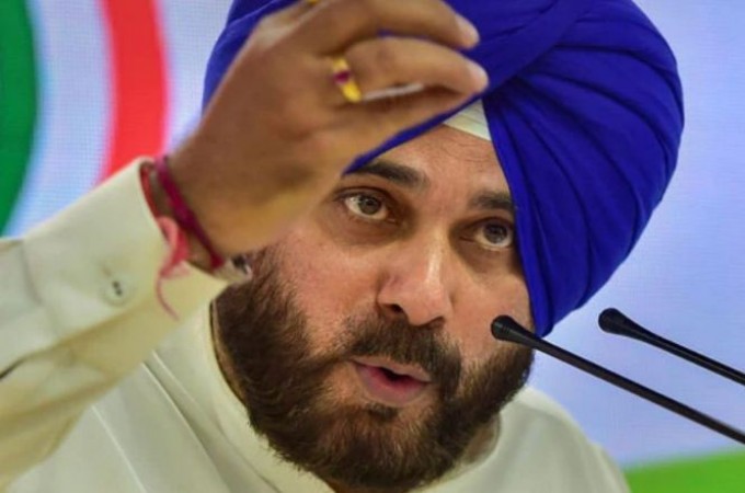 Sidhu attacks own Congress govt, said failed to stop drug abuse