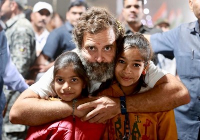 राहुल ने लगाया बच्चों को गले, यात्रा के 11वे दिन चला 2 किमी लंबा कारवां