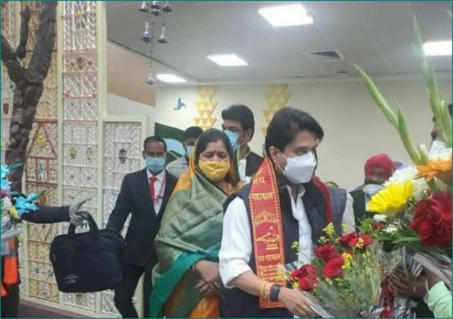 Jyotiraditya Scindia arrives at CM House, will visit Shajapur at 2 pm