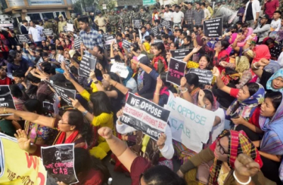 असम CAB : पुलिस ने चलाई गोलियां, सीएम ने नकारात्मक ताकतों का बताया हाथ