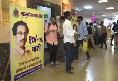 Shiv Sena fulfills election promise, distributing food for only Rs. 10