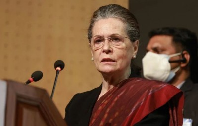Sonia Gandhi meets Congress MPs in Punjab to discuss assembly elections