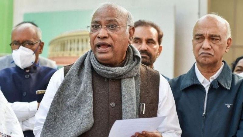 Mallikarjun Kharge's allegations- PM abused Congress, wasted Parliament's time