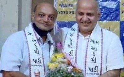 AAP suffers major setback in Gujarat, Veteran Patidar leader Mahesh Savani quits party