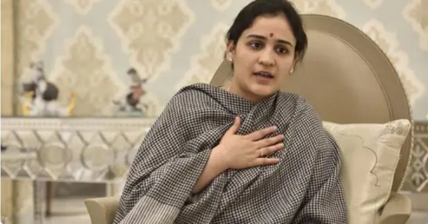 Big upheaval in UP elections, Mulayam Yadav's daughter-in-law Aparna Yadav joined BJP