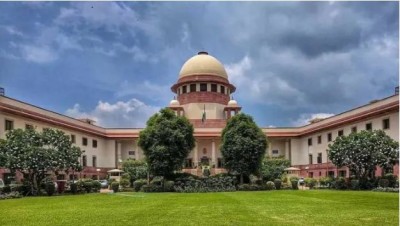 Supreme Court issues notice to Center and Election Commission on wooing voters by political parties