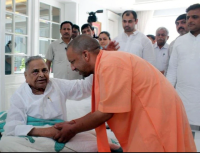 CM Yogi holds Mulayam Singh's hand