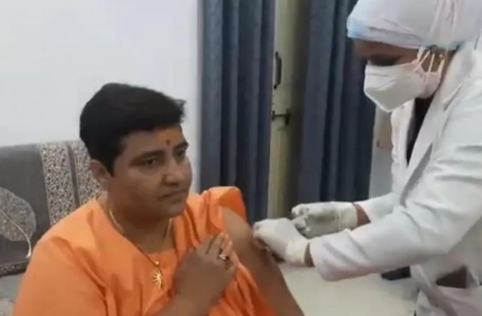 Sadhvi Pragya Thakur gets corona vaccine at home, Congress attacked