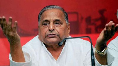 SP upset by defeat in poll, Mulayam again take charge of party