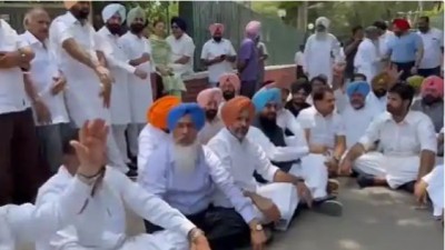 Punjab: Congress protest outside CM's house, Mann said - bribery is in his blood