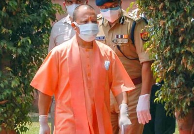 Yogi reached at Home Minister Amit Shah's residence to meet PM Modi