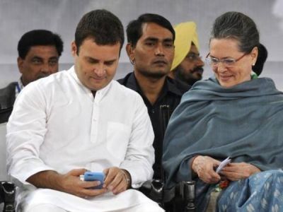 Congress Reveals why Rahul Gandhi was busy in Mobile at The Time Of President's Speech