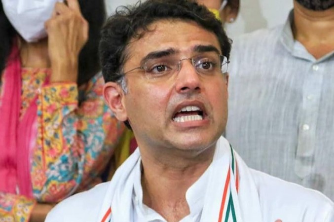 Rajasthan Congress continues to clash, Sachin Pilot's group says, 'Vultures have gone to surround lions'