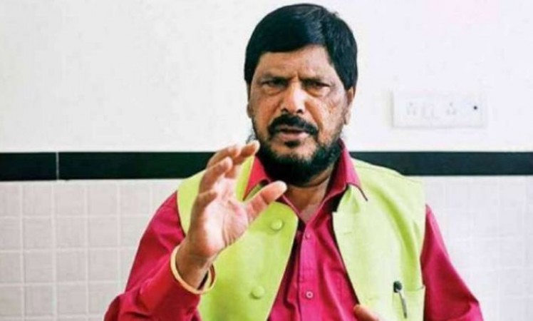 Athawale makes big announcement about Eknath Shinde amid ongoing political crisis in Maharashtra
