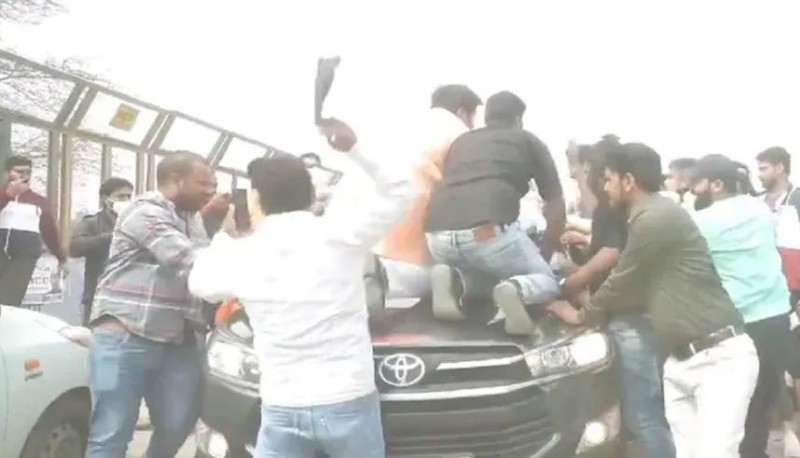 Delhi Health Minister Satyendar Jain's convoy attacked, AAP accuses BJP