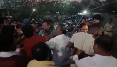 Youth makes objectionable post against CM Thackeray, Shiv Sainik beat him brutally