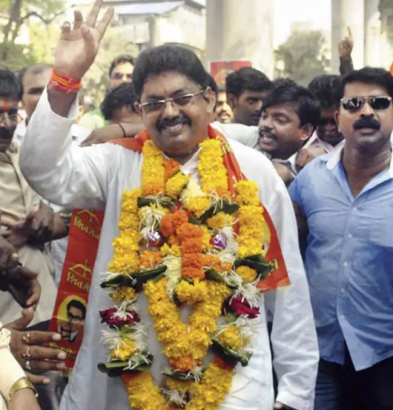 Shiv Sena leader dies of heart attack