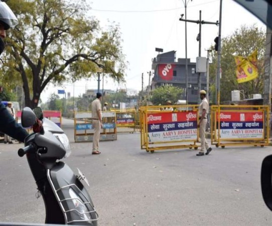 CM Kejriwal extends lockdown even after declining corona cases in Delhi