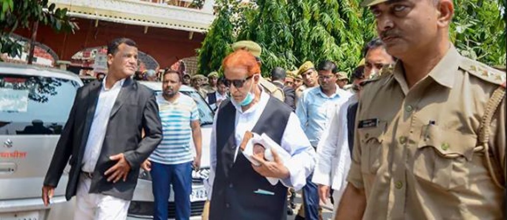 Azam Khan reaches Rampur jail with his son Abdullah Azam, says 'we are not angry with anyone'