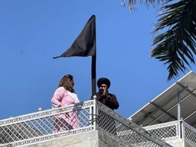 किसान आंदोलन के समर्थन में उतरे सिद्धू, अपने घर पर लगाया काला झंडा