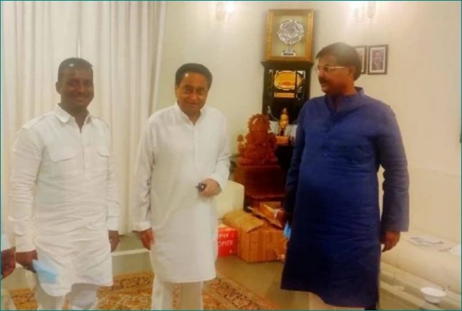 Big shock to BJP before Madhya Pradesh by-election, Premchand Guddu joins Congress