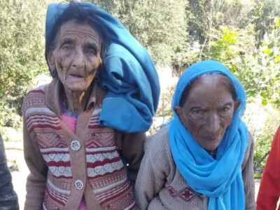 हिमाचल में 112 और 105 साल के दादा-दादी ने डाला वोट, खुद पहुंचे मतदान केंद्र