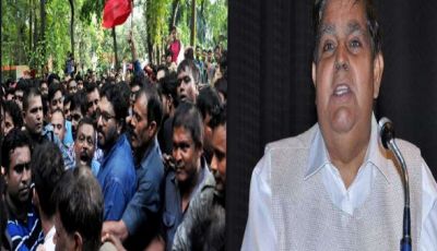 West Bengal: TMC employees show black flag to Governor Jagdeep Dhankar