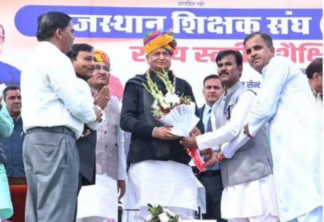 I'm a magician, will make my own arrangements: CM Gehlot after calling Pilot traitor