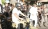 भारत जोड़ो यात्रा: महू में बुलेट चलाते नज़र आए राहुल गांधी, जीतू पटवारी ने लगाई दौड़, Video