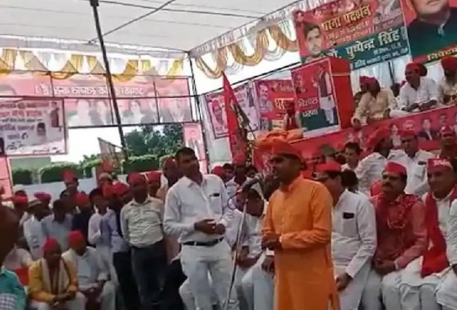 Video: Akhilesh Yadav's leader started asking for votes for BJP, Congress stunned