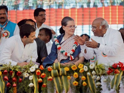 मल्लिकार्जुन खड़गे ही बनेंगे कांग्रेस अध्यक्ष ? गांधी परिवार ने दे रखा है फुल सपोर्ट