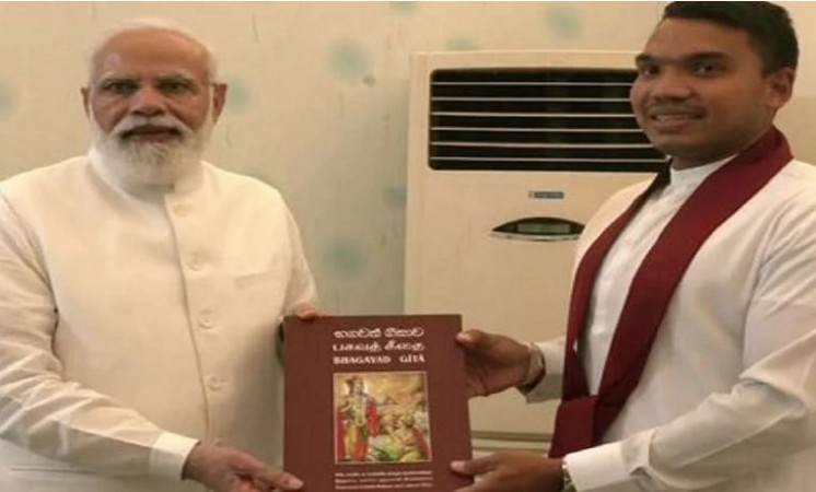 Sri Lankan Sports Minister presents Bhagwat Gita written in Sinhalese to PM Modi