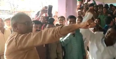 Man whipped on CM Baghel's hand one after the other, video goes viral