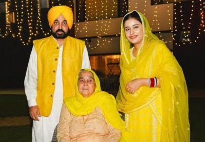 CM Mann celebrates first Diwali after marriage, see these tremendous pictures