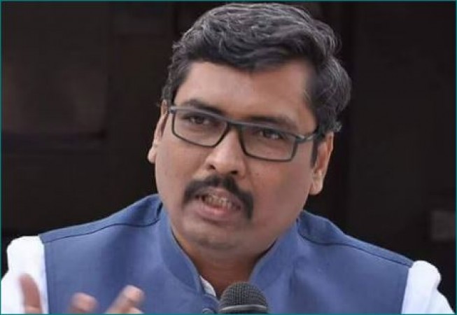 BJP lashes out at Thackeray, says ' 11 month old government...' | NewsTrack  English 1