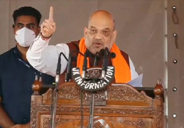 Video: Amit Shah's 'fearless' style in Kashmir, bulletproof shield removed from stage