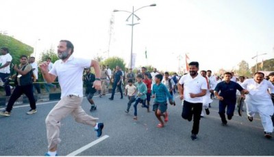 Bharat Jodo Yatra: Rahul Gandhi seen racing with children, video goes viral