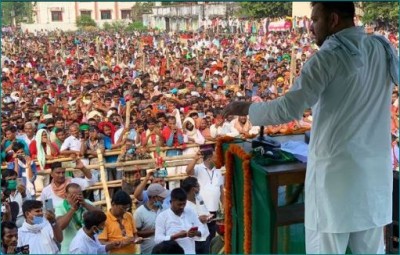 बिहार चुनाव: तेजस्वी ने साधा BJP पर निशाना, बोले- 'महँगाई पहले डायन थी, अब भौजाई है'