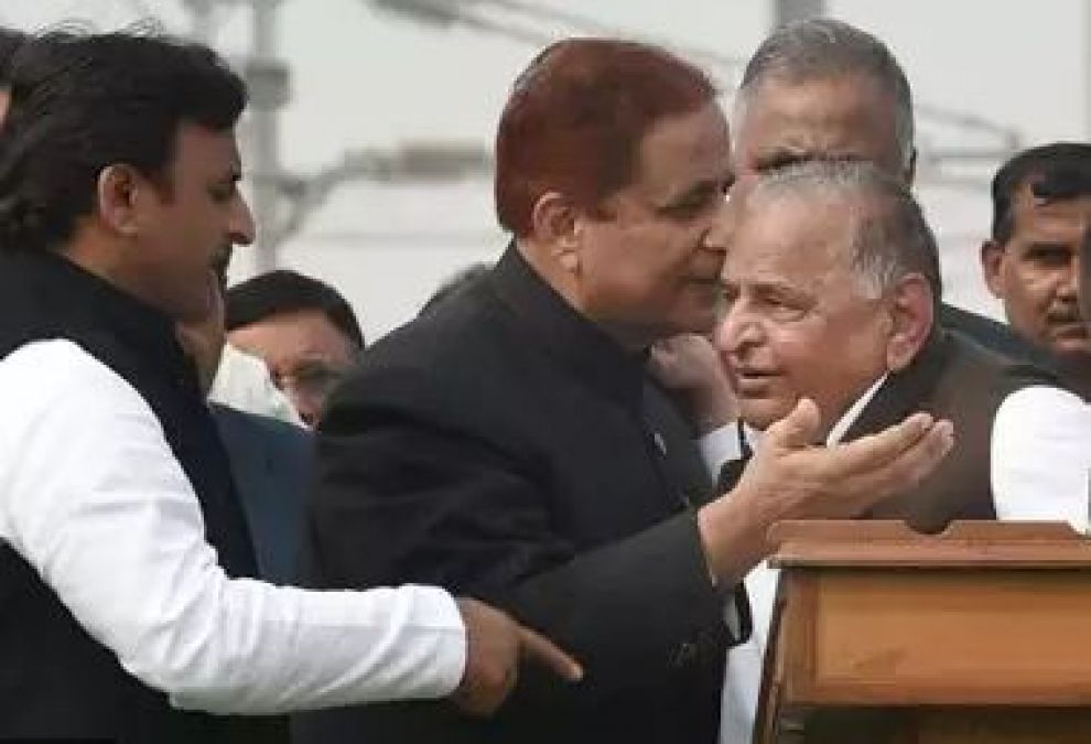 Mulayam Yadav came in support of Azam Khan, to launch campaign in his favour