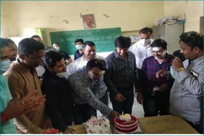 Akash Vijayvargiya celebrated worker's birthday by stopping ongoing class in school