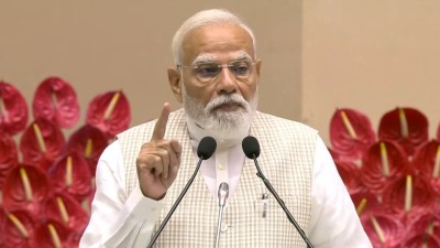 प्रधानमंत्री मोदी नारी शक्ति वंदन सम्मेलन में हुए शामिल, कार्यक्रम में विभिन्न क्षेत्रों की हस्तियों ने लिया भाग