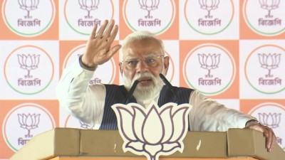 पानीहाटी में प्रधानमंत्री मोदी का दमदार संबोधन, कहा TMC का दीया बुझने से पहले फड़फड़ा रहा है