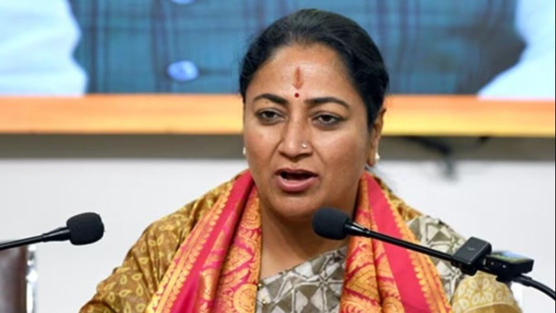जनसुनवाई के दौरान दिल्ली की मुख्यमंत्री रेखा गुप्ता पर हमला, सिर पर लगी चोट