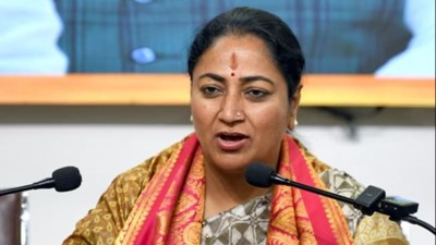 जनसुनवाई के दौरान दिल्ली की मुख्यमंत्री रेखा गुप्ता पर हमला, सिर पर लगी चोट
