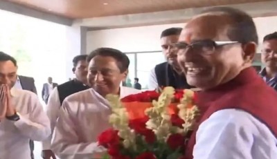 CM शिवराज को बधाई देने उनके आवास पर बेटे संग पहुंचे कमलनाथ, इंटरनेट पर छाया VIDEO