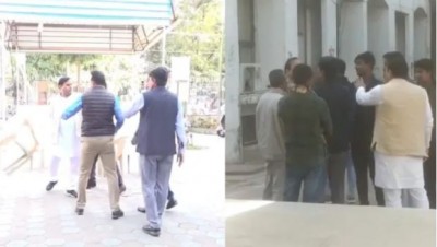 VIDEO! आपस में भिड़े कमलनाथ और दिग्विजय सिंह के समर्थक, कांग्रेस कार्यालय में जमकर चले लात-जूते