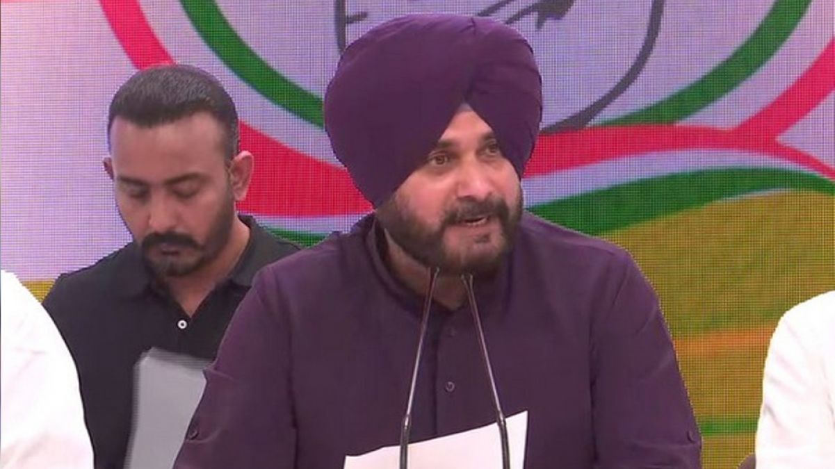 After Rahul Gandhi Sidhu Sent Resignation To Punjab CM, Now Amarinder ...