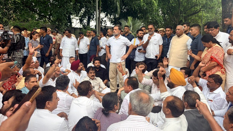 CJP प्रदर्शनकारियों पर कार्रवाई के खिलाफ प्रधानमंत्री आवास के बाहर राहुल गांधी और कांग्रेस का प्रदर्शन