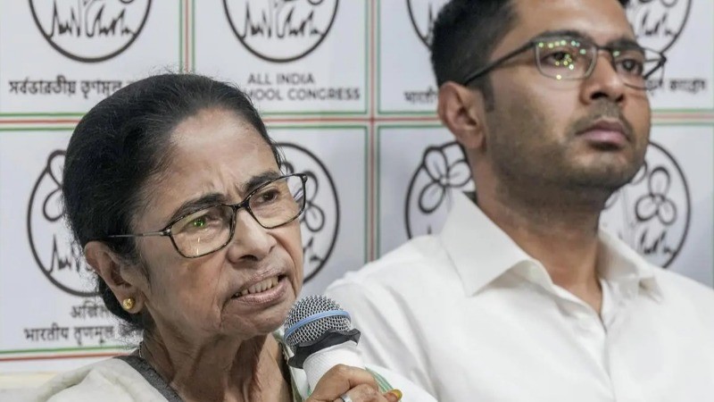 पश्चिम बंगाल में राजनीतिक हलचल तेज, TMC में टूट की चर्चाओं के बीच सड़कों पर उतरेंगी ममता बनर्जी